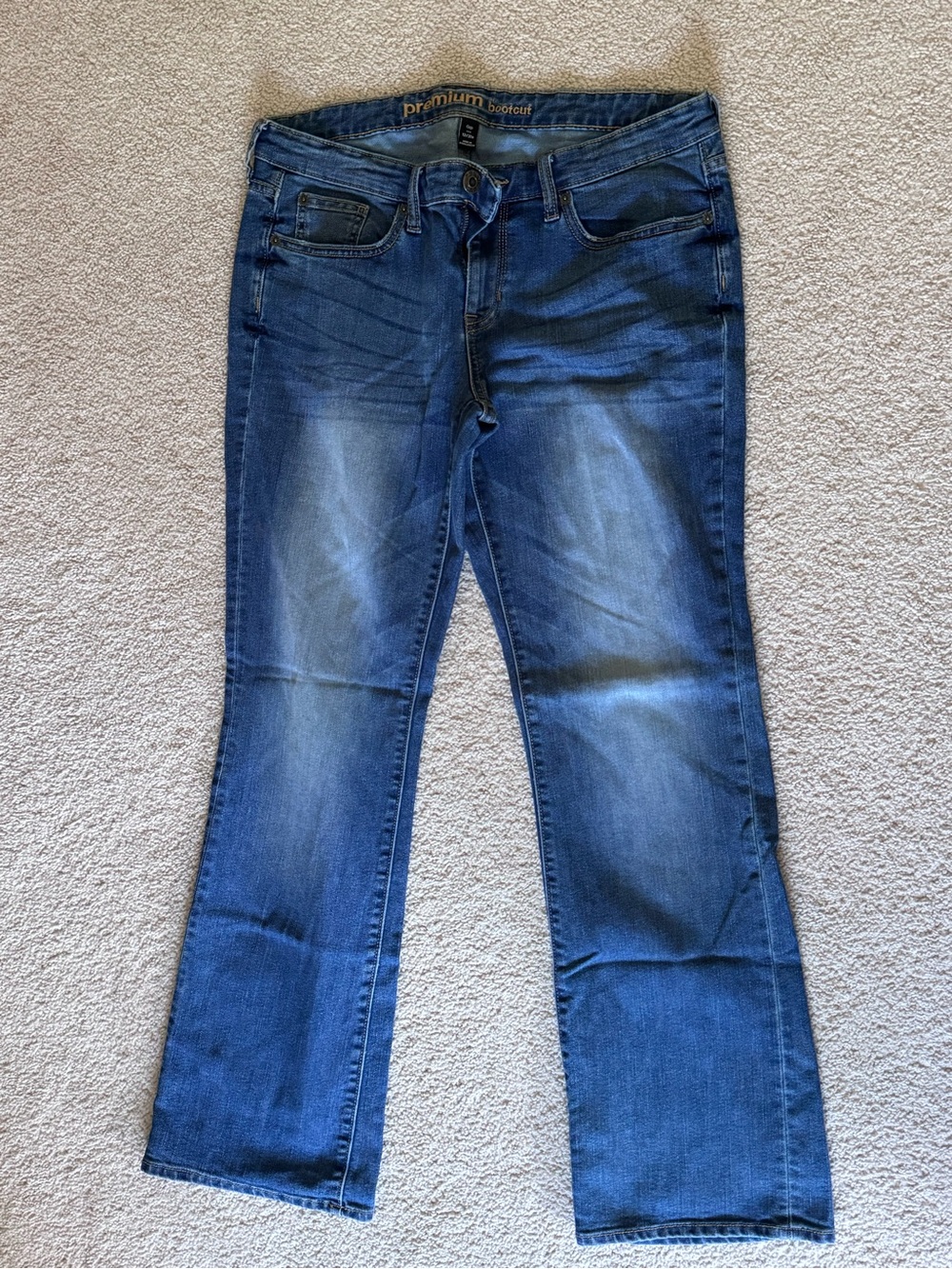 GAP Women's Bootcut Jeans in Faded Blue